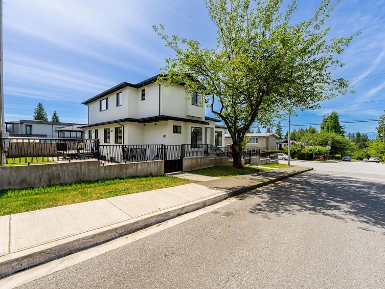 7419 1st Street, Burnaby, BC, V3N 3S9 - 4