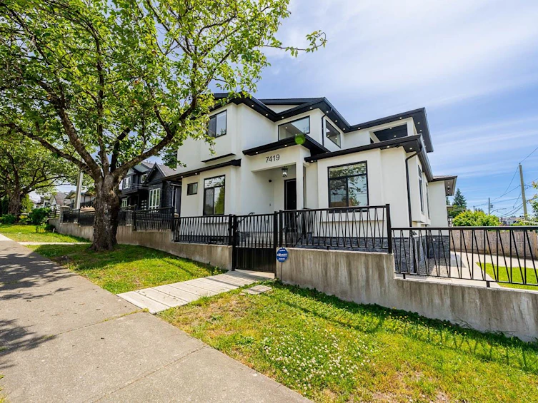 7419 1st Street, Burnaby, BC, V3N 3S9 - 2