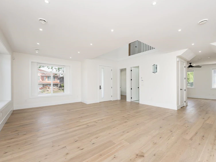 7419 1st Street, Burnaby, BC, V3N 3S9 - 8