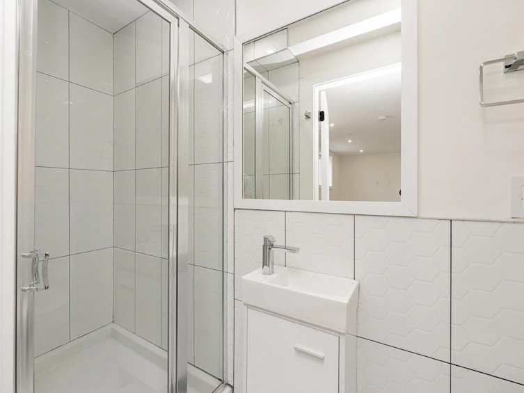 7419 1st Street, Burnaby, BC, V3N 3S9 - 33