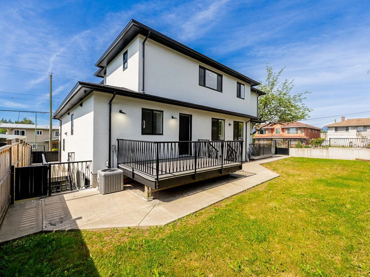 7419 1st Street, Burnaby, BC, V3N 3S9 - 38
