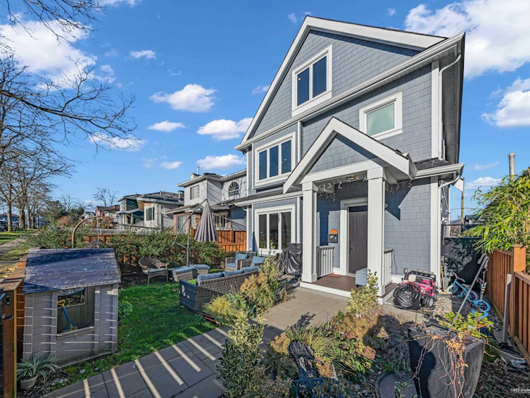 1907 E 40th Avenue, Vancouver, BC, V5P 1J1