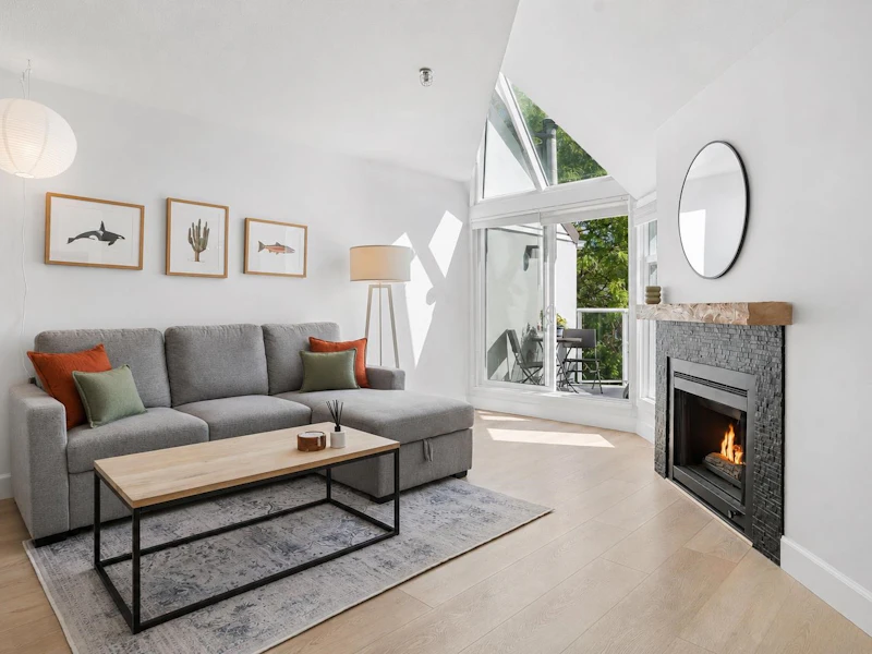 408 - 2020 W 8th Avenue, Vancouver BC V6J 1W5