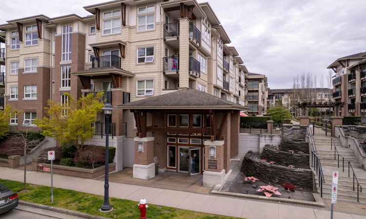 102-6800 Eckersley Road