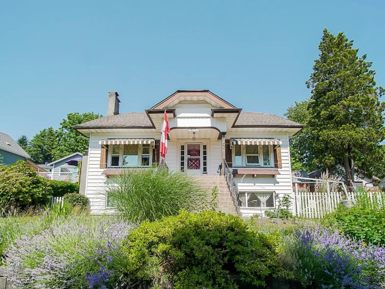 817 Sangster Place, New Westminster, BC, V3L 4L7