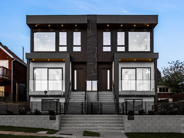 2-10 N Hythe Avenue, Burnaby, BC, V5B 1G4