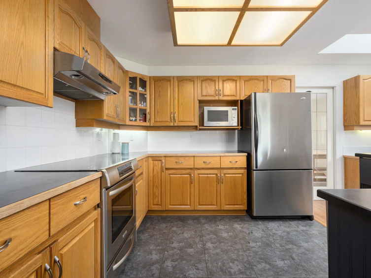 3350 Thor Court, Coquitlam, BC, V3E 3A7 - 11