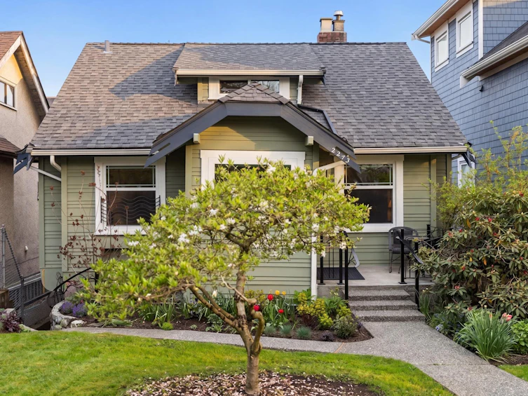 2273 E 2nd Avenue, Vancouver, BC, V5N 1G1