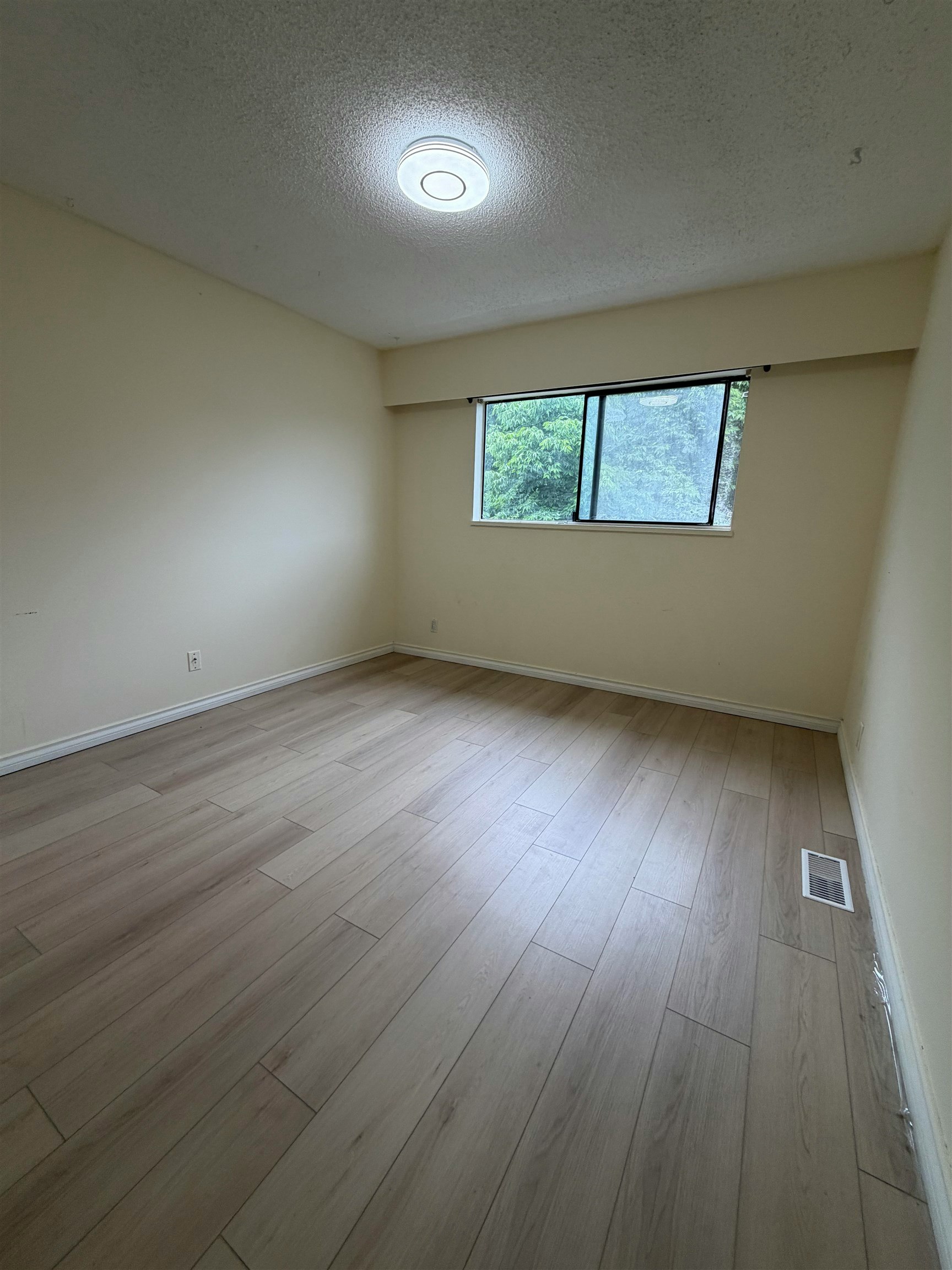 5794 Lanark Street, Vancouver, BC, V5P 2Y5 - 11