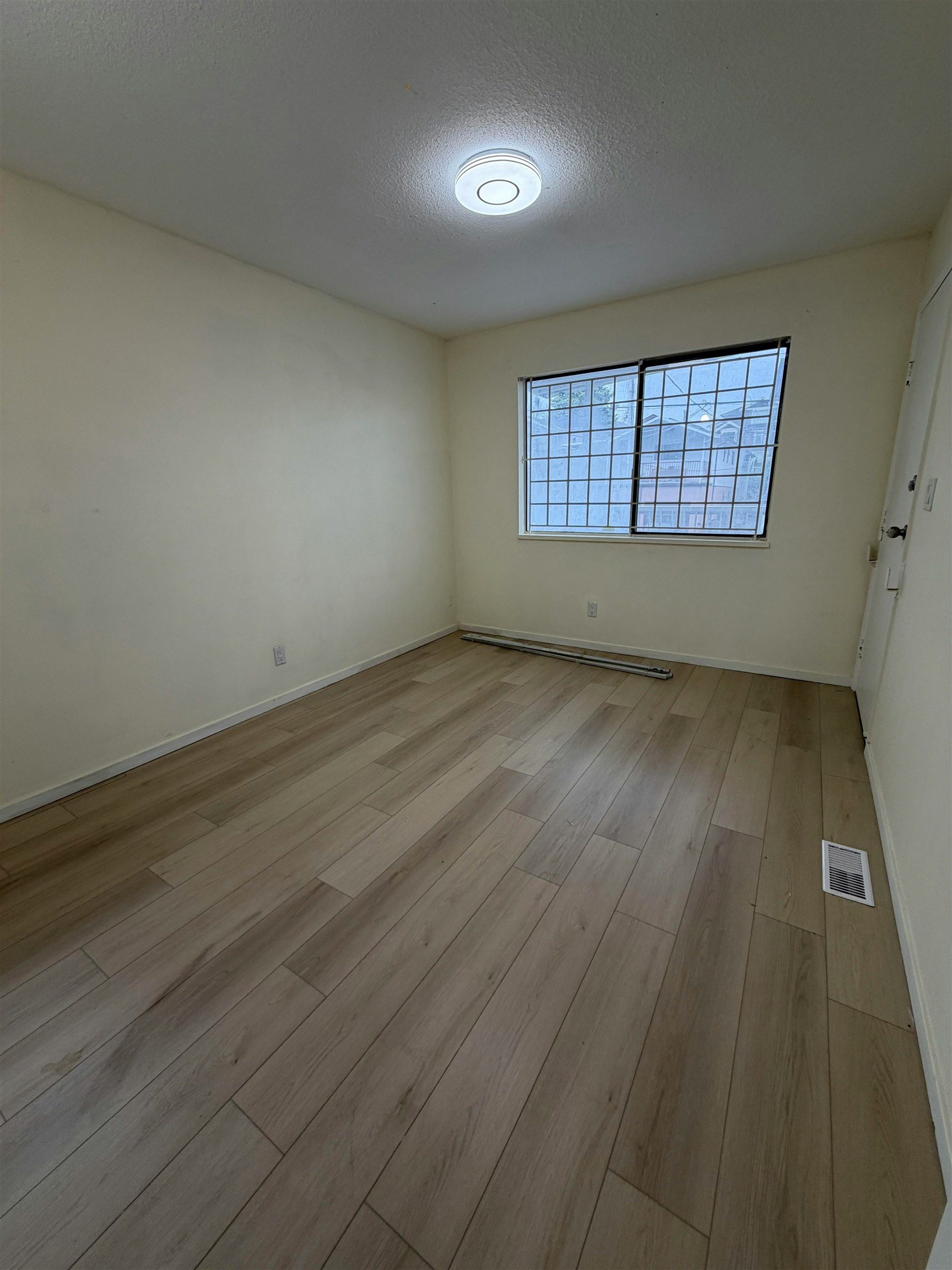 5794 Lanark Street, Vancouver, BC, V5P 2Y5 - 14