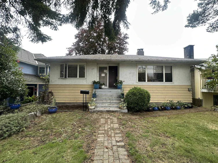 313 E 13th Street, North Vancouver, BC, V7L 2L8