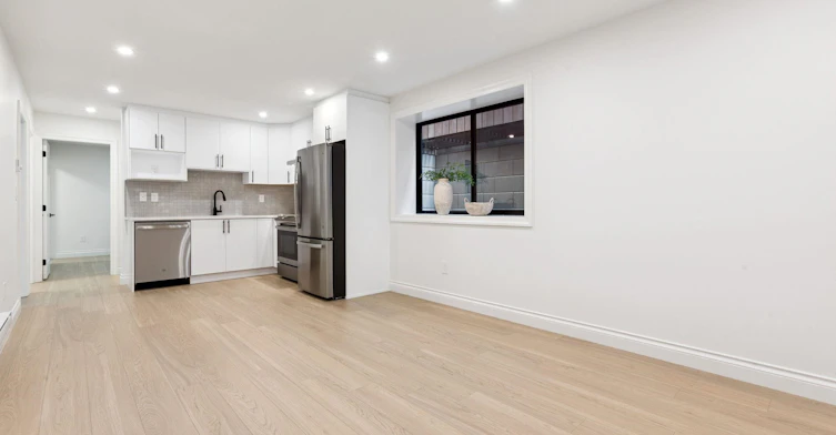 811 Madison Avenue, Burnaby, BC, V5C 0P6 - 2