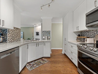 303-45765 Spadina Avenue - 3