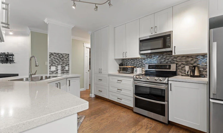 303-45765 Spadina Avenue