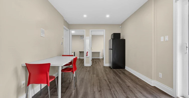 3960 W 20th Avenue, Vancouver, BC, V6S 1G4 - 2