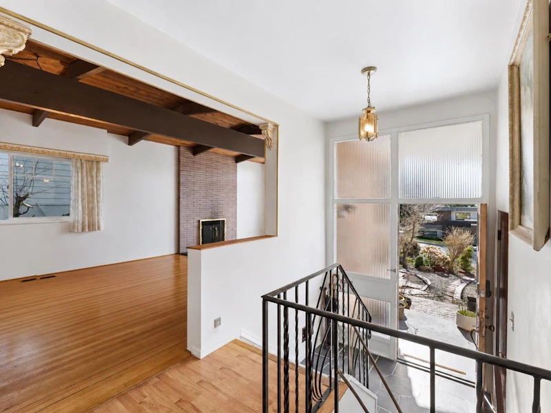 922 Canyon Boulevard, North Vancouver BC V7R 2J8