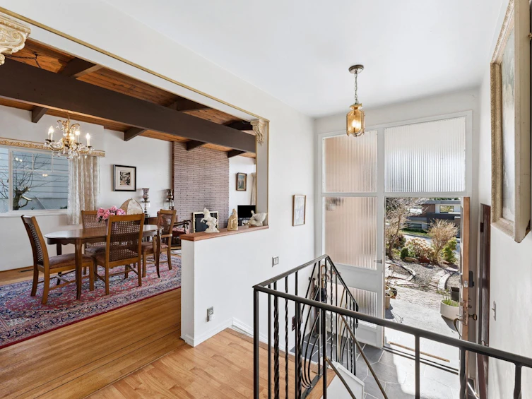 922 Canyon Boulevard, North Vancouver, BC, V7R 2J8