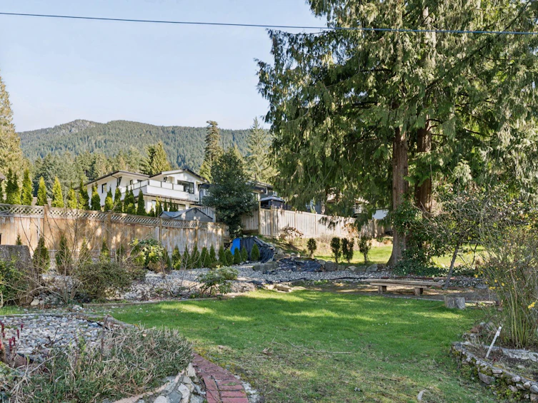 922 Canyon Boulevard, North Vancouver, BC, V7R 2J8 - 11