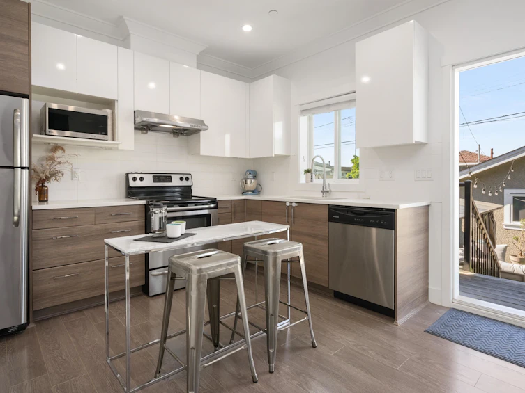 2275 E 34th Avenue, Vancouver, BC, V5P 1A9 - 11