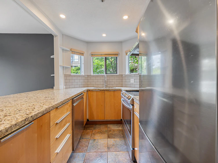 201-1868 W 8th Avenue, Vancouver, BC, V6J 5G3 - 10
