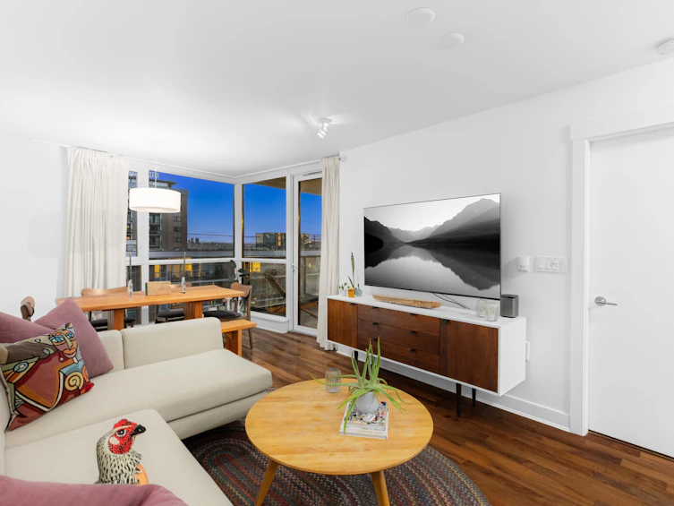 603-160 W 3rd Street, North Vancouver, BC, V7M 0A9 - 11