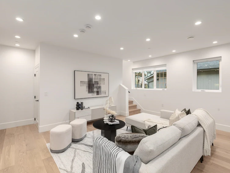 855 E 19th Avenue, Vancouver, BC, V5V 1K6 - 4