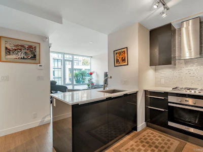 502-1283 Howe Street - 3