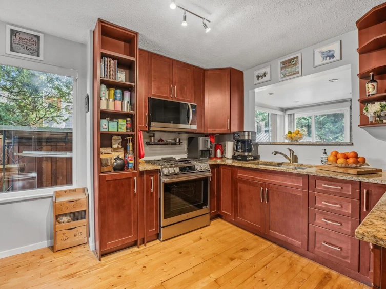4597 Elmgrove Drive, Burnaby, BC, V5G 3Y9 - 4