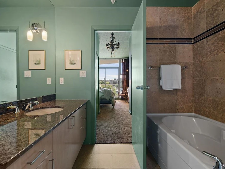 501-1099 Marinaside Crescent, Vancouver, BC, V6Z 2Z3 - 13