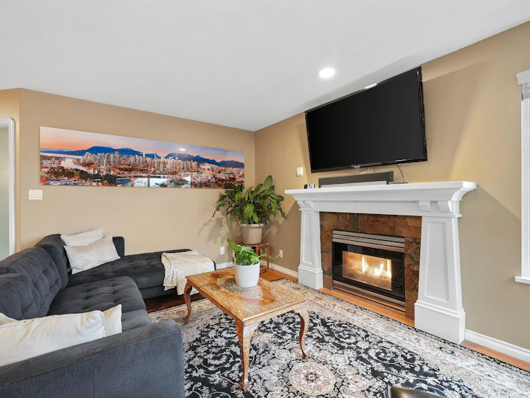 19066 63b Avenue, Surrey, BC, V3S 8G5 - 8