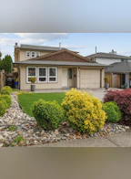 2426 Wayburne Crescent