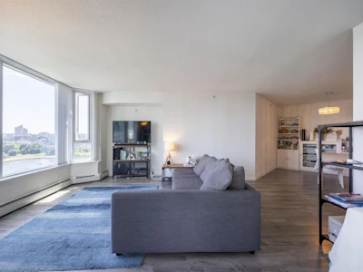 2505-388 Drake Street - 3