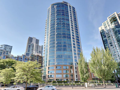 2505-388 Drake Street - 2