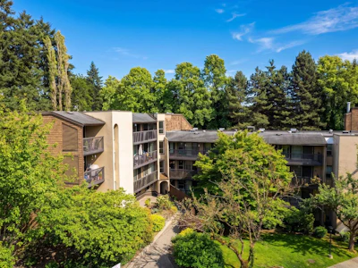 606-9867 Manchester Drive - 4