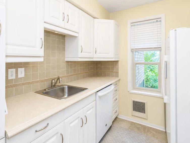 606-9867 Manchester Drive, Burnaby, BC, V3N 4P6 - 15