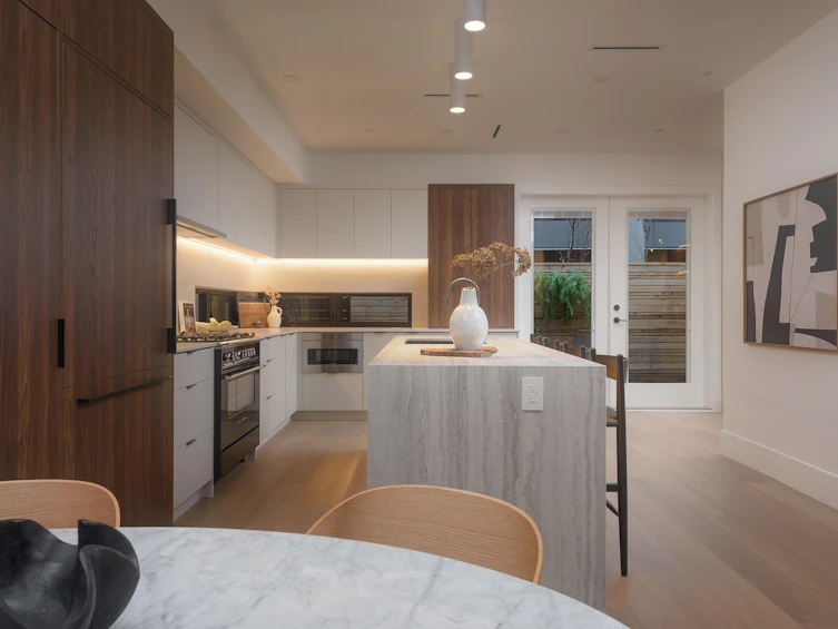 1-275 W 17th Avenue, Vancouver, BC, V5Y 1Z9 - 4