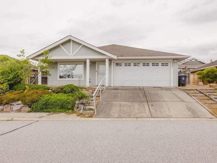 5687 Emily Way, Sechelt, BC, V7Z 0N5