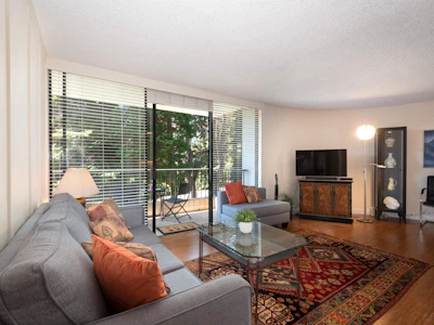 204-650 16th Street - 3