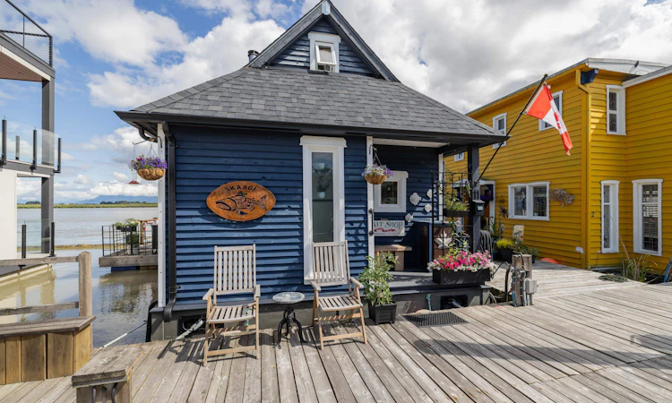 11-3871 W River Road