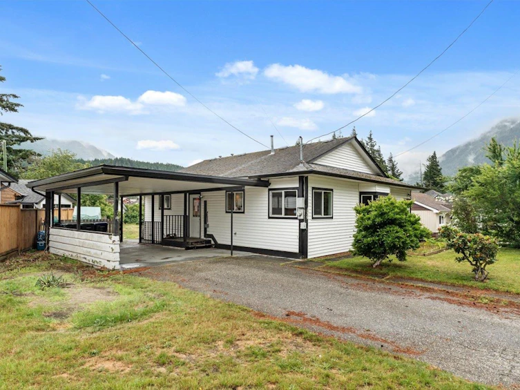 439 5th Avenue, Hope, BC, V0X 1L0