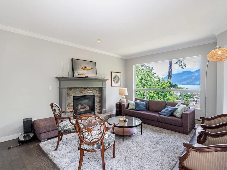 6330 Chatham Street, West Vancouver, BC, V7W 2E2 - 2