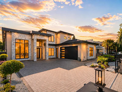 10211 Swinton Crescent - 3