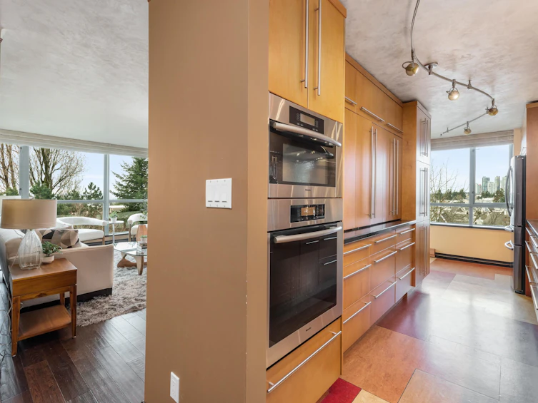 601-6622 Southoaks Crescent, Burnaby, BC, V5E 4K2 - 4