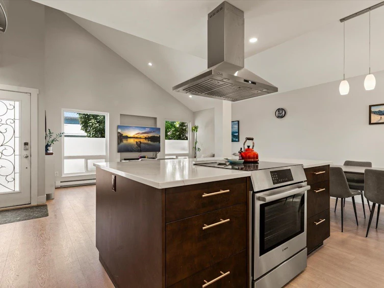8562 Mccutcheon Avenue, Chilliwack, BC, V2P 7K7 - 8