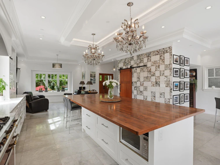 4098 W 16th Avenue, Vancouver, BC, V6R 3E1 - 2