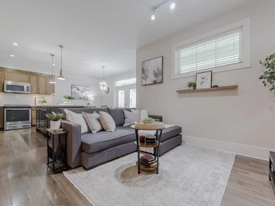 81-12161 237 Street - 5