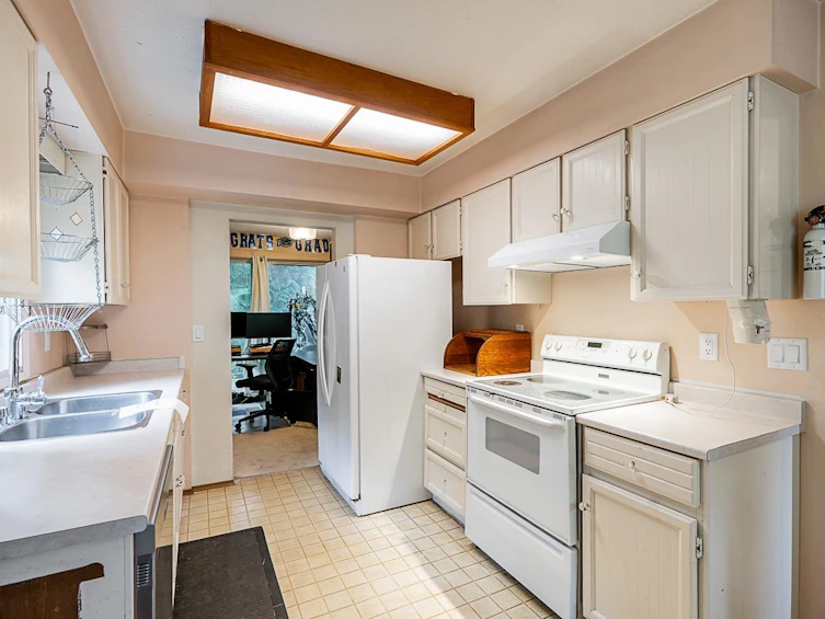4-305 Decaire Street, Coquitlam, BC, V3K 4Z6 - 9