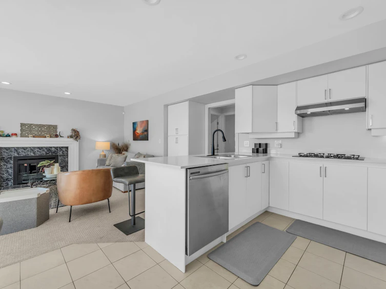 111 Sandringham Crescent, North Vancouver, BC, V7N 4E9 - 12