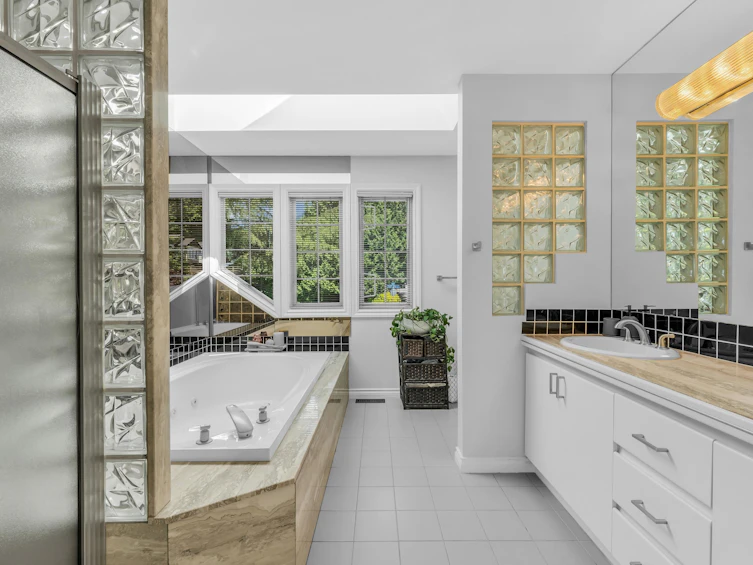111 Sandringham Crescent, North Vancouver, BC, V7N 4E9 - 25