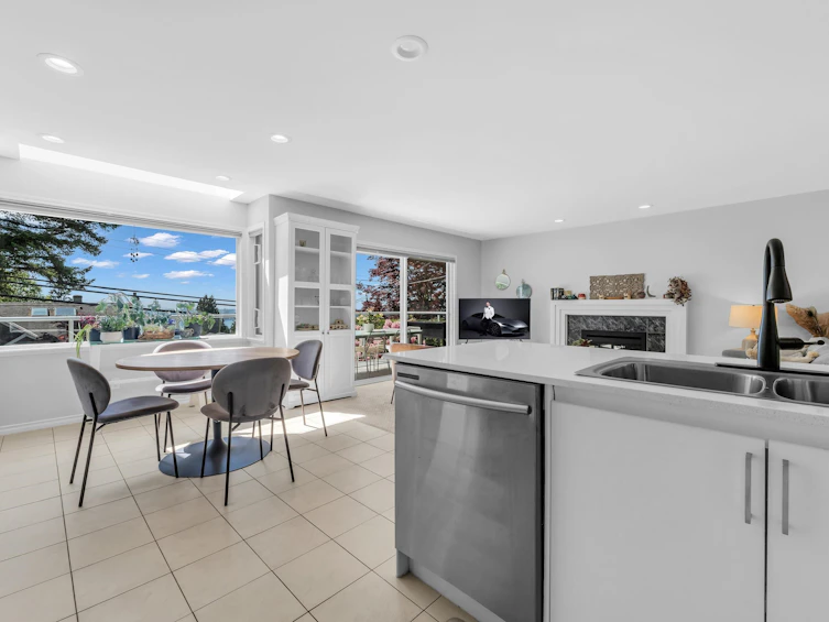 111 Sandringham Crescent, North Vancouver, BC, V7N 4E9 - 13